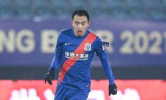 一名不利的前拳击冠军不幸被人栽赃杀人，他被迫在友谊和野心之间做出艰巨决定。